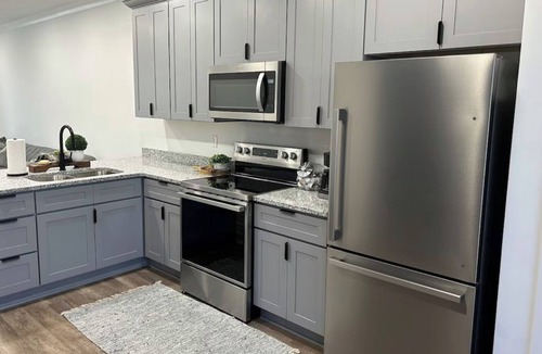 Dalton Condo | Corporate Condo 2BR , Fast WiFi , Week & Month Stay