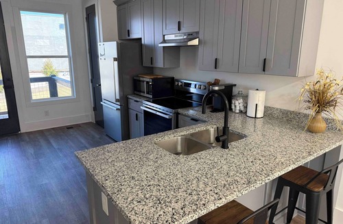 Dalton Condo | Corporate Condo 2BR , Fast WiFi , Week & Month Stay