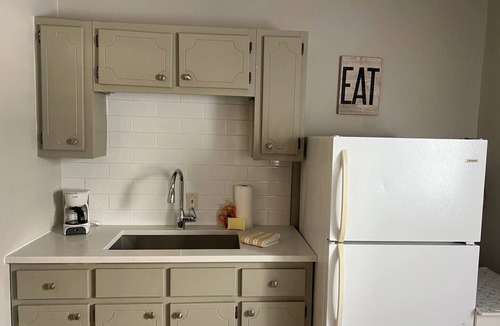 La Porte House | Corporate Cottage in LaPorte Cable St Front unit