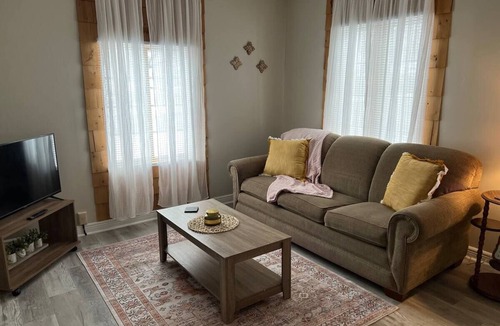 La Porte House | Corporate Cottage in LaPorte Cable St Front unit