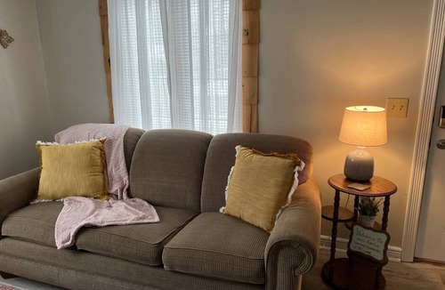 La Porte House | Corporate Cottage in LaPorte Cable St Front unit