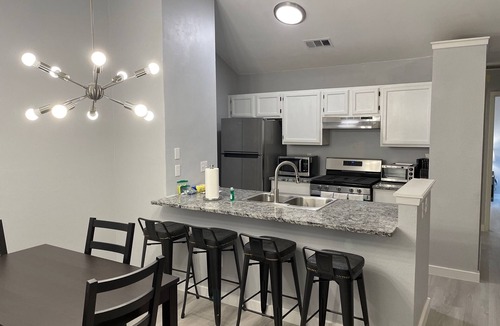 Copperfield House | Corporate Duplex #A - fully remodeled & Furnished