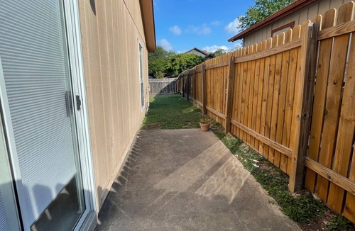 Copperfield House | Corporate Duplex #B - fully remodeled & Furnished