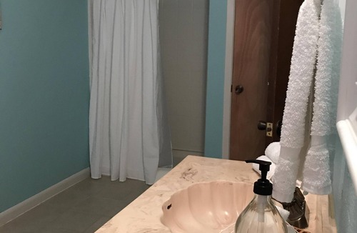 Matagorda Cabin | Corporate/Family/Large Group Fishing and Hunting Lodge near the beach!