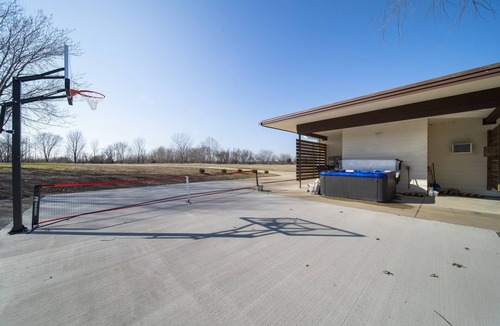 Grove House | Corporate*Hot Tub 20 Acres King Beds Firepit Views