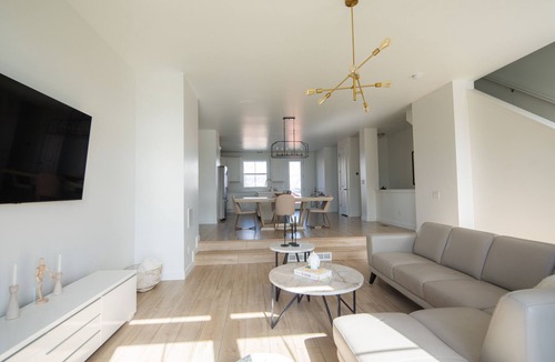 Daybreak House | CORPORATE HOUSING