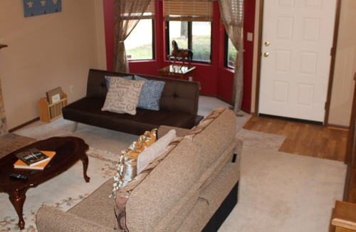 Wichita House | CORPORATE LONG TERM STAYS - 6 DAY MINIMUM