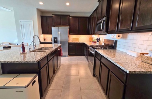 Pearland House | Corporate Retreat Near Houston and Med Ctr