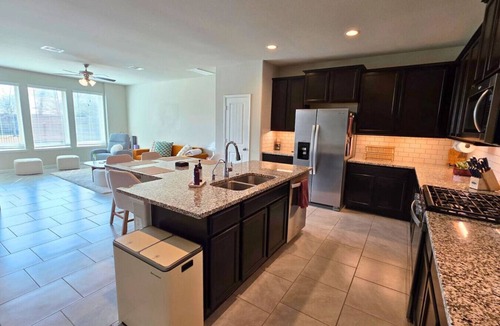 Pearland House | Corporate Retreat Near Houston and Med Ctr