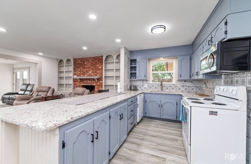 San Angelo House | Corporate stay. Charming 3-bedroom house in San Angelo with AC, WiFi.