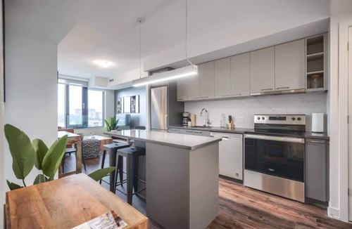 Mississauga Apartment | Corporate Stays | Brightstone 1 Bedroom + DEN