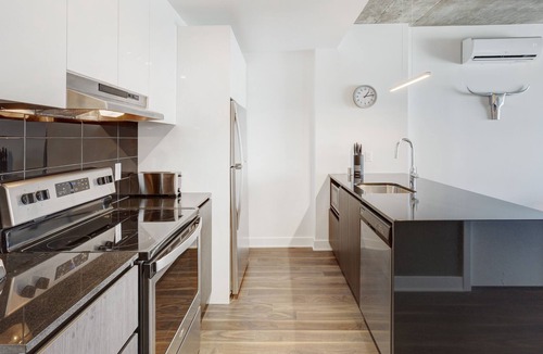 Brossard Apartment | Corporate Stays | Lumeo | Modern & bright 1BR