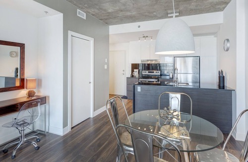 Brossard Apartment | Corporate Stays | Lumeo | Modern 1BR