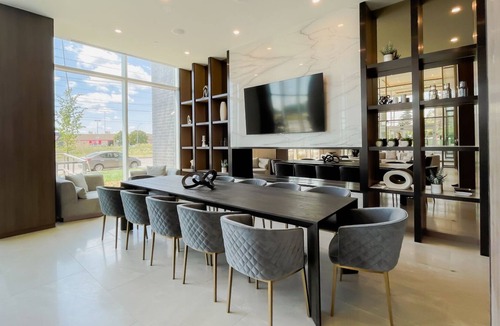 Saint-Laurent Apartment | Corporate Stays | Monarc | Spacious 1 BR apt