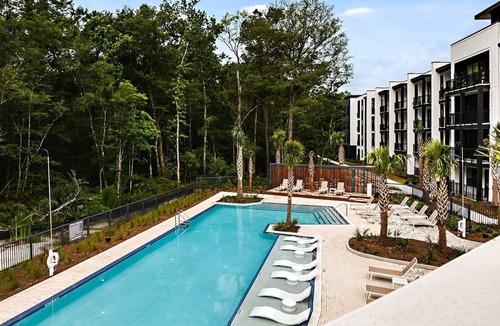 Deerwood Apartment | Corporate Suite Shoppe