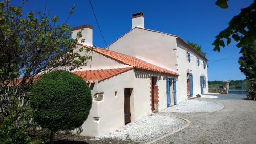 L'Aiguillon-sur-Vie House | Corps de ferme spacieux avec grand jardin, 10 personnes