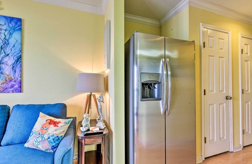 North Beach Condo | Corpus Christi Beachfront Condo w/Pool Access!