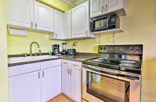 North Beach Condo | Corpus Christi Beachfront Condo w/Pool Access!