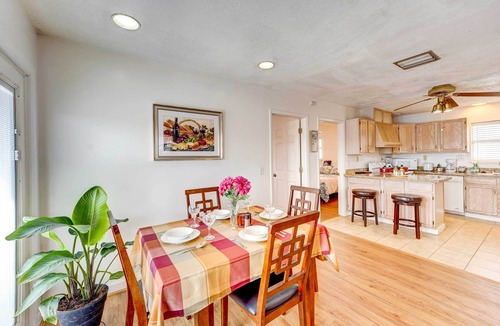 South Side House | Corpus Christi Extended Stay - 7 Mi to Beach!