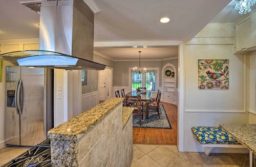 Del Mar House | Corpus Christi Home w/Pool & Hot Tub: Walk to Bay