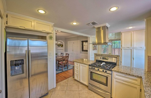 Del Mar House | Corpus Christi Home w/Pool & Hot Tub: Walk to Bay