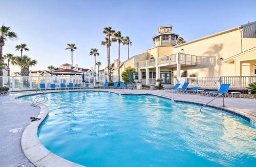 Corpus Christi House | Corpus Christi Resort Condo - Walk to Beach!