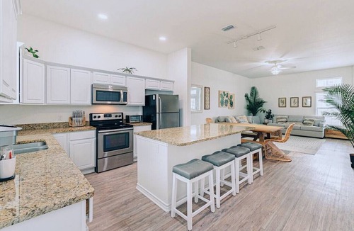 Corpus Christi Villa | Corpus · Walk to Whitecap Beach Resort Retreat Heated Pool