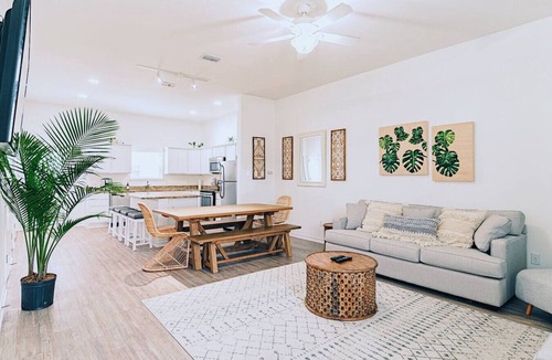 Corpus Christi Villa | Corpus · Walk to Whitecap Beach - Heated Pool, AC, Parking