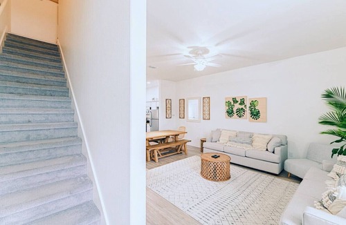 Corpus Christi Villa | Corpus · Walk to Whitecap Beach - Heated Pool, AC, Parking