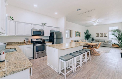 Corpus Christi Villa | Corpus · Walk to Whitecap Beach - Heated Pool, AC, Parking