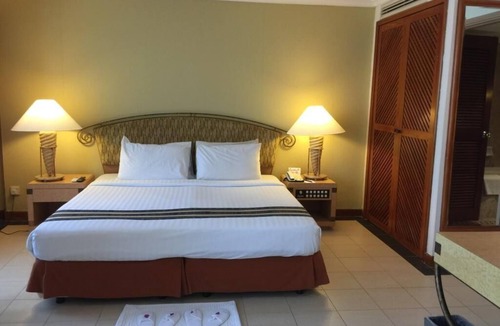 Taman Haji Zainal Hotel | Corus Paradise Resort Port Dickson