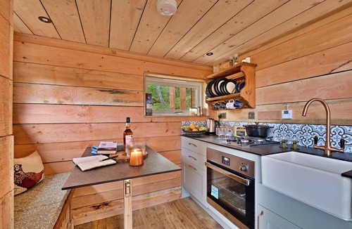 Glen Urquhart Ski Chalet | Cosagach Falls Cabin