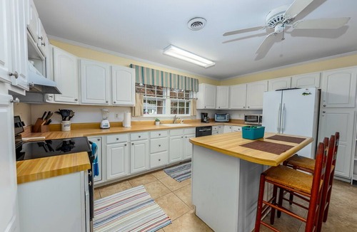 Pine Knoll Shores House | Cosgrove's Cove