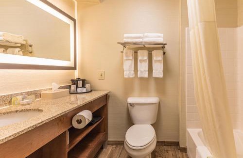 Coshocton Hotel | Coshocton Village Inn & Suites