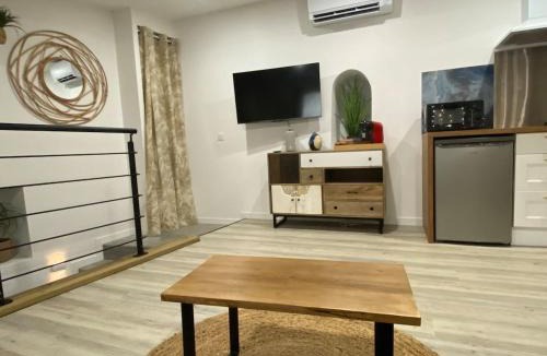 Gallargues-le-Montueux Apartment | Cosi Bali, calme et évasion au cœur du village
