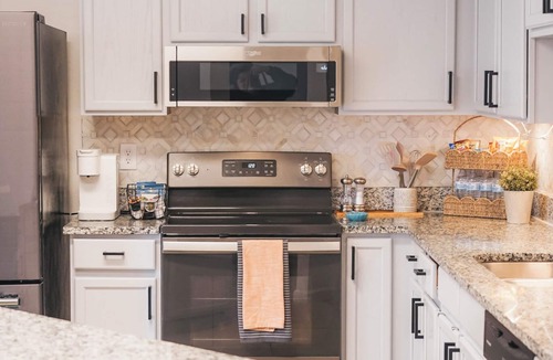 Live Oak House | Cosina. equipped. 6 beds 3 large baths. spaces.
