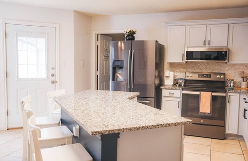 Live Oak House | Cosina. equipped. 6 beds 3 large baths. spaces.