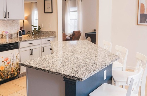 Live Oak House | Cosina. equipped. 6 beds 3 large baths. spaces.