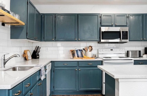 Live Oak House | Cosmic Cowboy: Hot Tub, Fire Pit, Putt-Putt, Games | Sleeps14