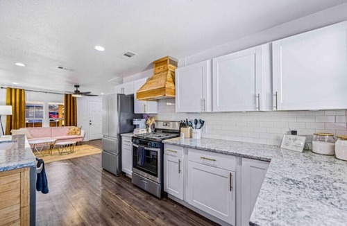 Fort Worth House | Cosmic Cowgirl 3 minutes from the Stockyards!n