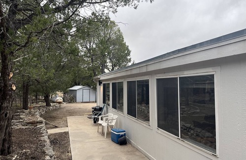 Tijeras House | Cosmopolitan Oliven Minutes away from Cibola National Forest