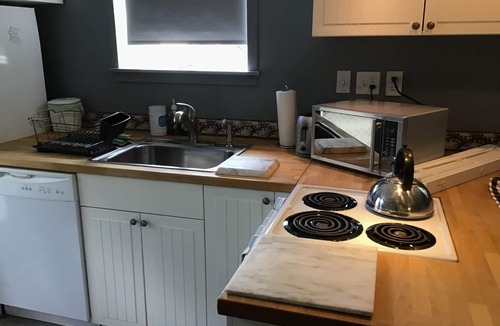 Mount Baker Apartment | Cosmopolitan Studio in Upscale Historic Neighborhood