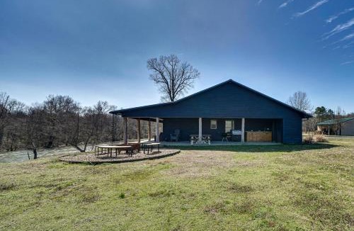 Gillham House | Cossatot River Retreat: Home w/Fire Pit & Grill