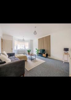 Hockley Apartment | Cost Village flat in Hockley