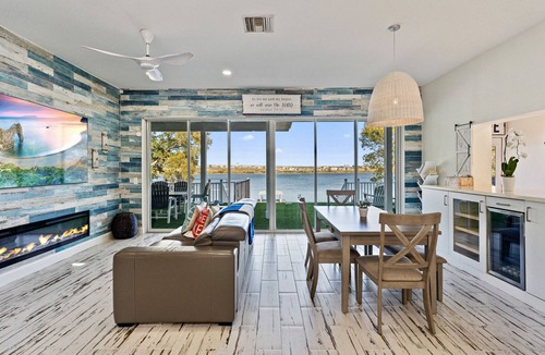 Auburndale House | Costa 3-4BD LakeFront Residence - Peace - Views