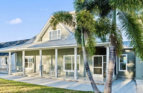 Auburndale House | Costa 3-4BD LakeFront Residence - Peace - Views