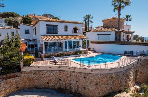 Sant Feliu de Guixols Villa | COSTA BRAVA SUITES VILLA Cala Jonca