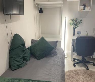 Pinner House | Costa del Pinner