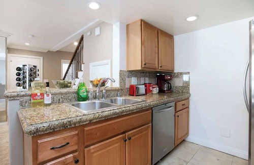 Westside Costa Mesa Condo | Costa Mesa/Newport-Patio-Free Parking-CM2