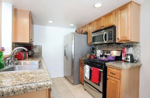 Westside Costa Mesa Condo | Costa Mesa/Newport-Patio-Free Parking-CM2